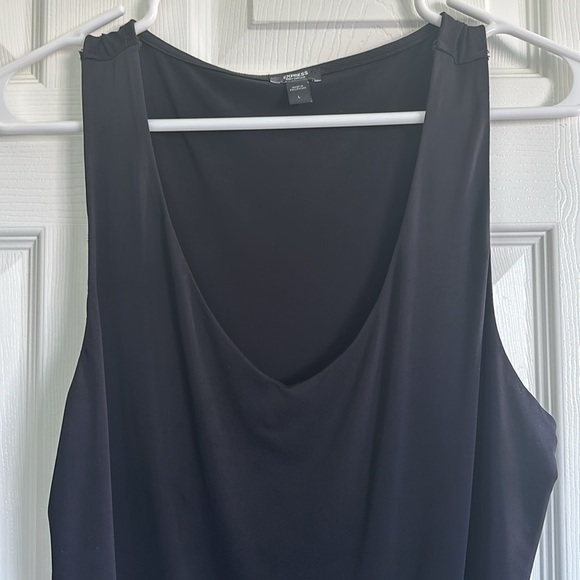 Sleeveless Body Contour V neck - Picture 2 of 2